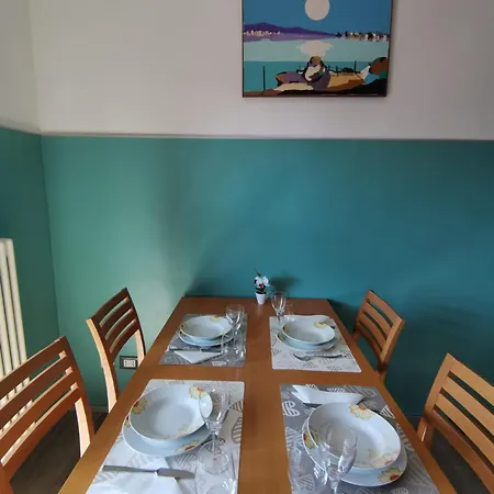 Casa “il Gufo” アローナ